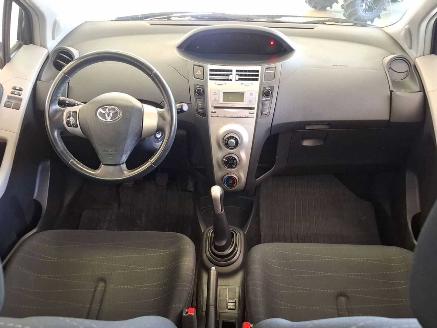 TOYOTA Yaris 2008
