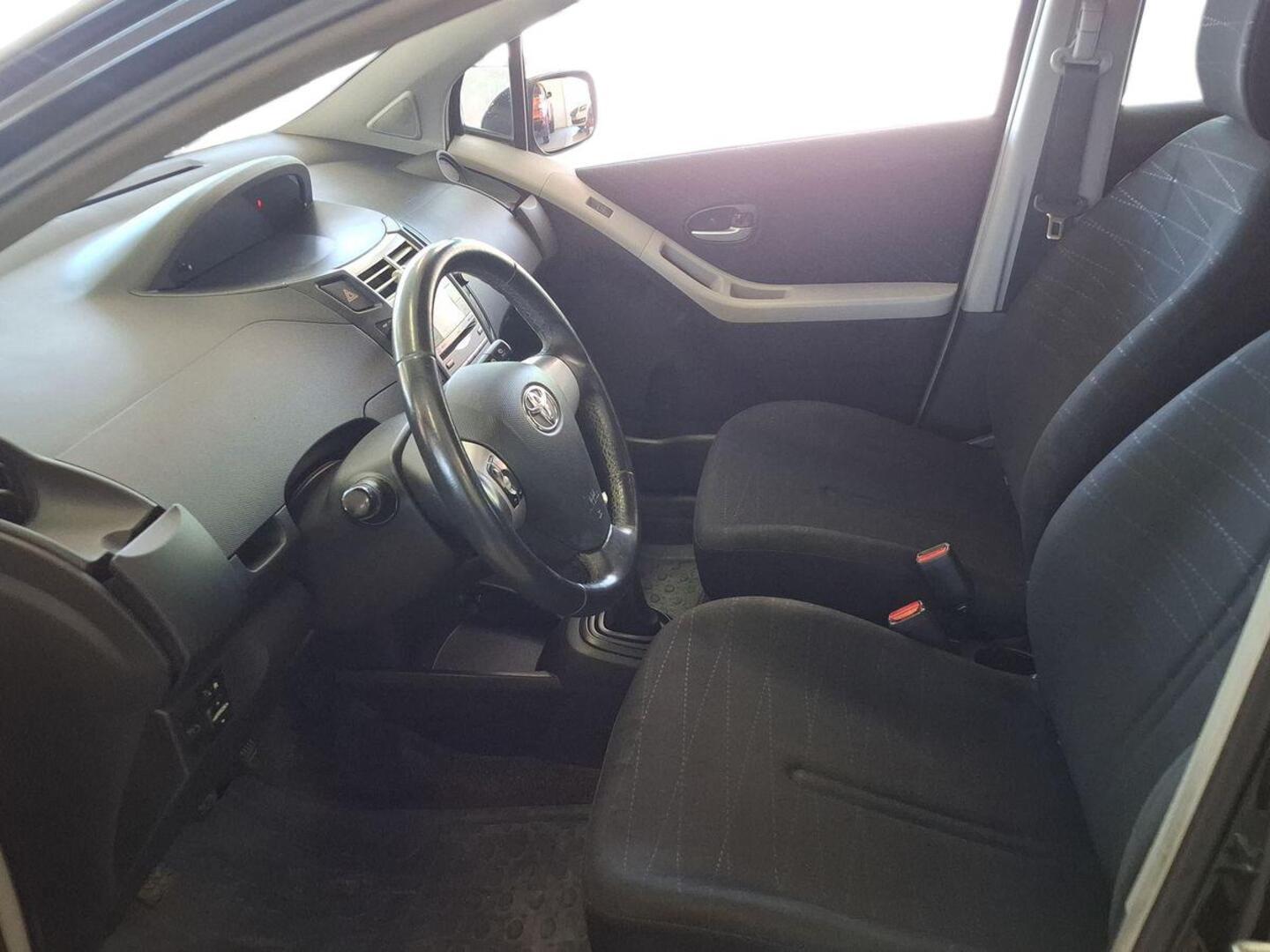 TOYOTA Yaris 2008