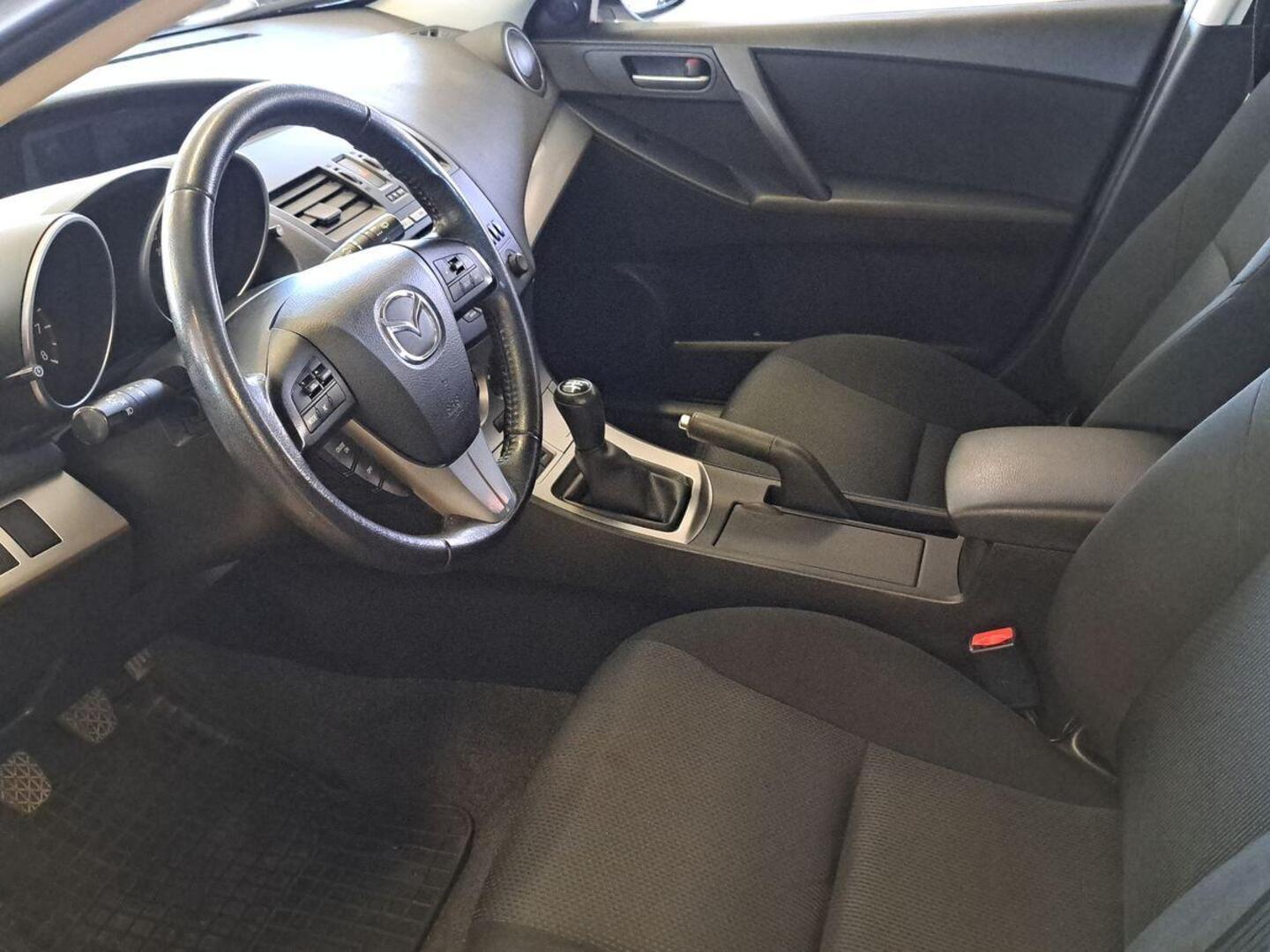 MAZDA Mazda3 2011