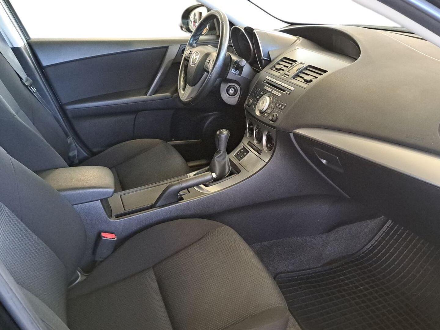 MAZDA Mazda3 2011