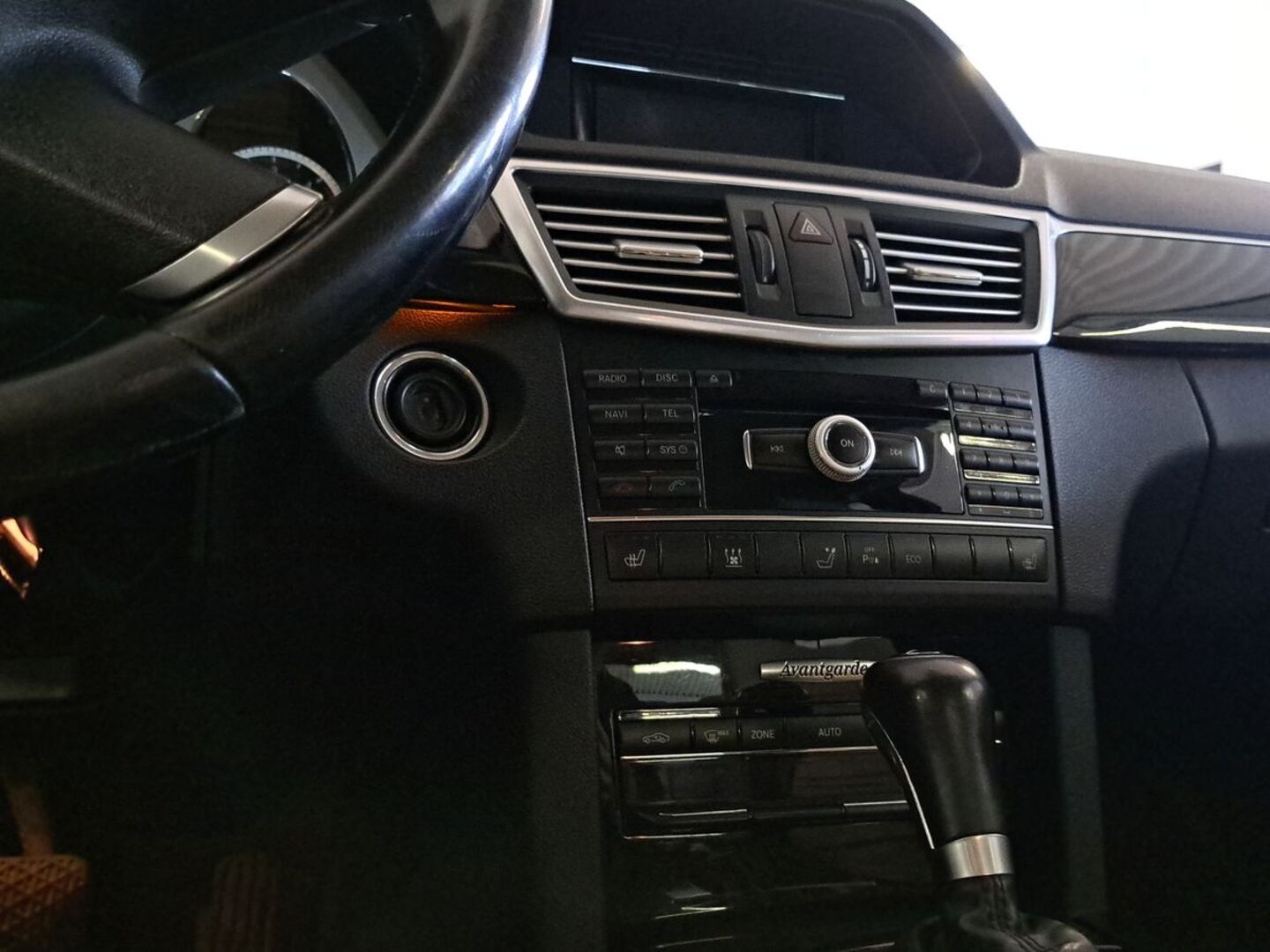 MERCEDES-BENZ E 2011