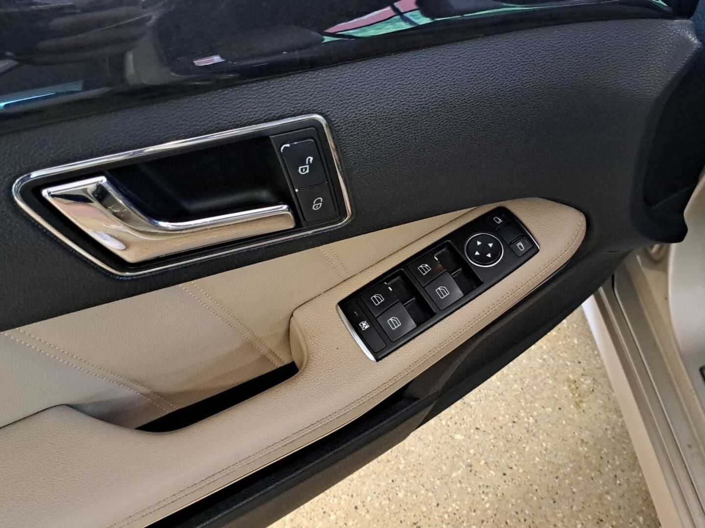 MERCEDES-BENZ E 2011