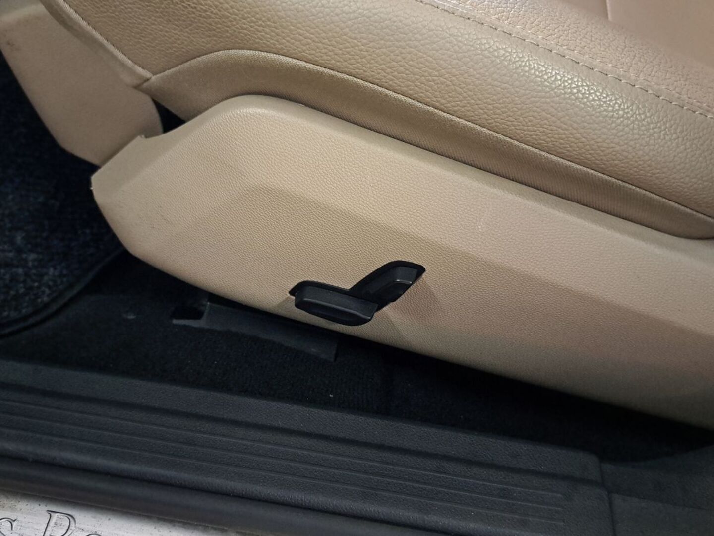MERCEDES-BENZ E 2011
