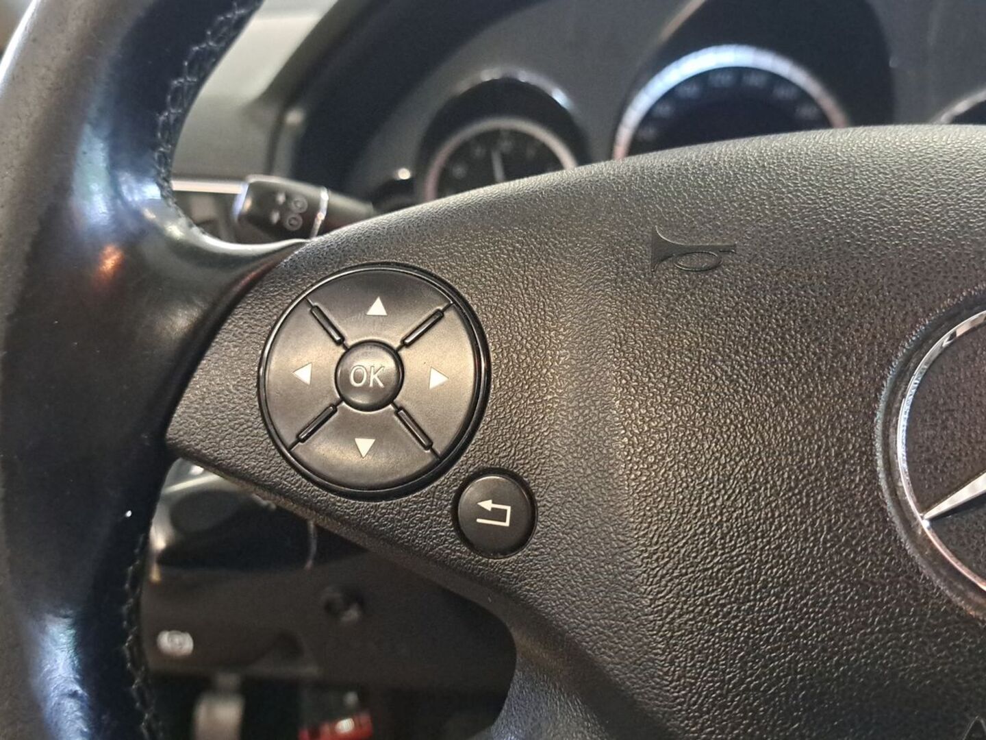 MERCEDES-BENZ E 2011