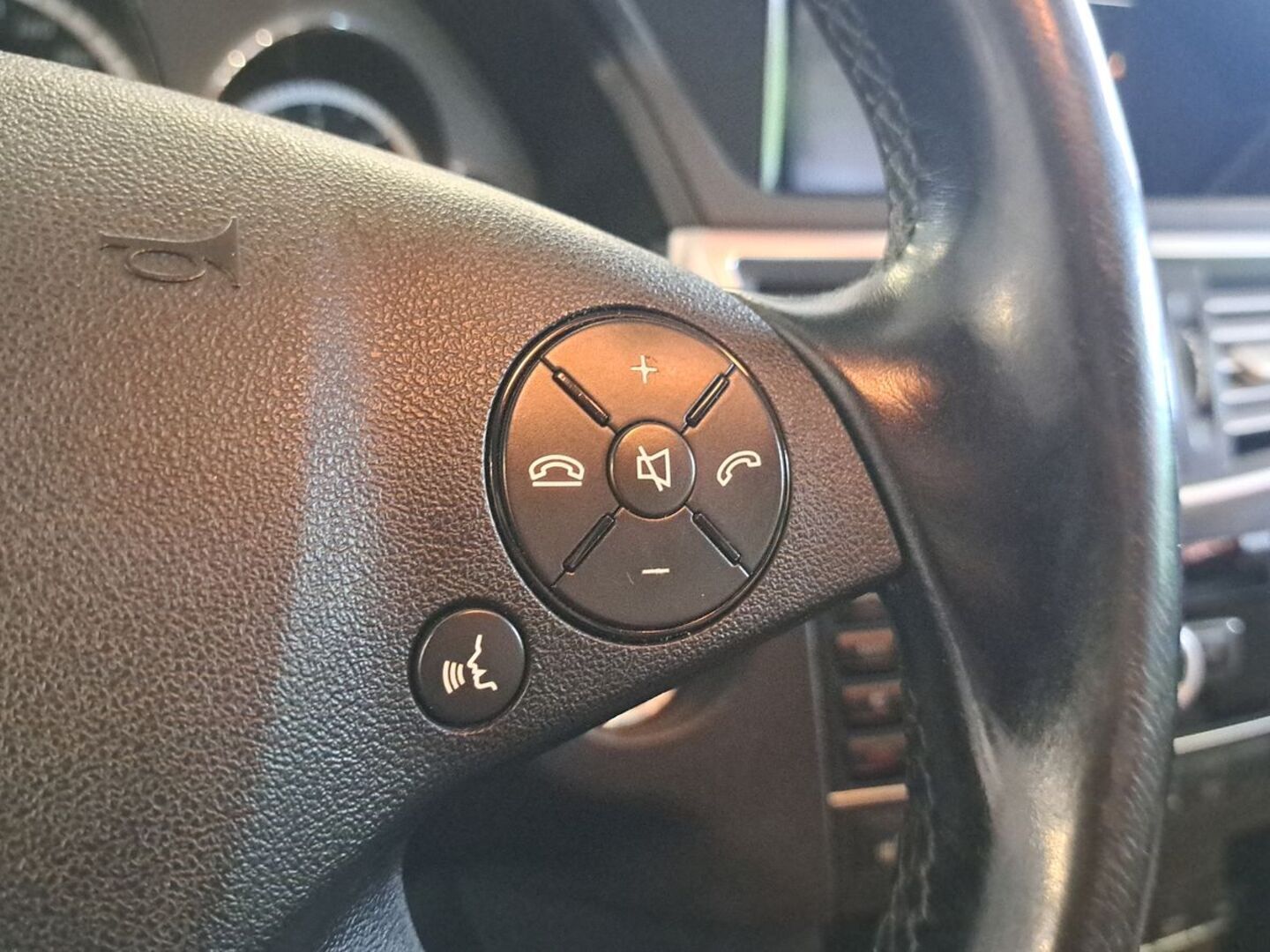 MERCEDES-BENZ E 2011