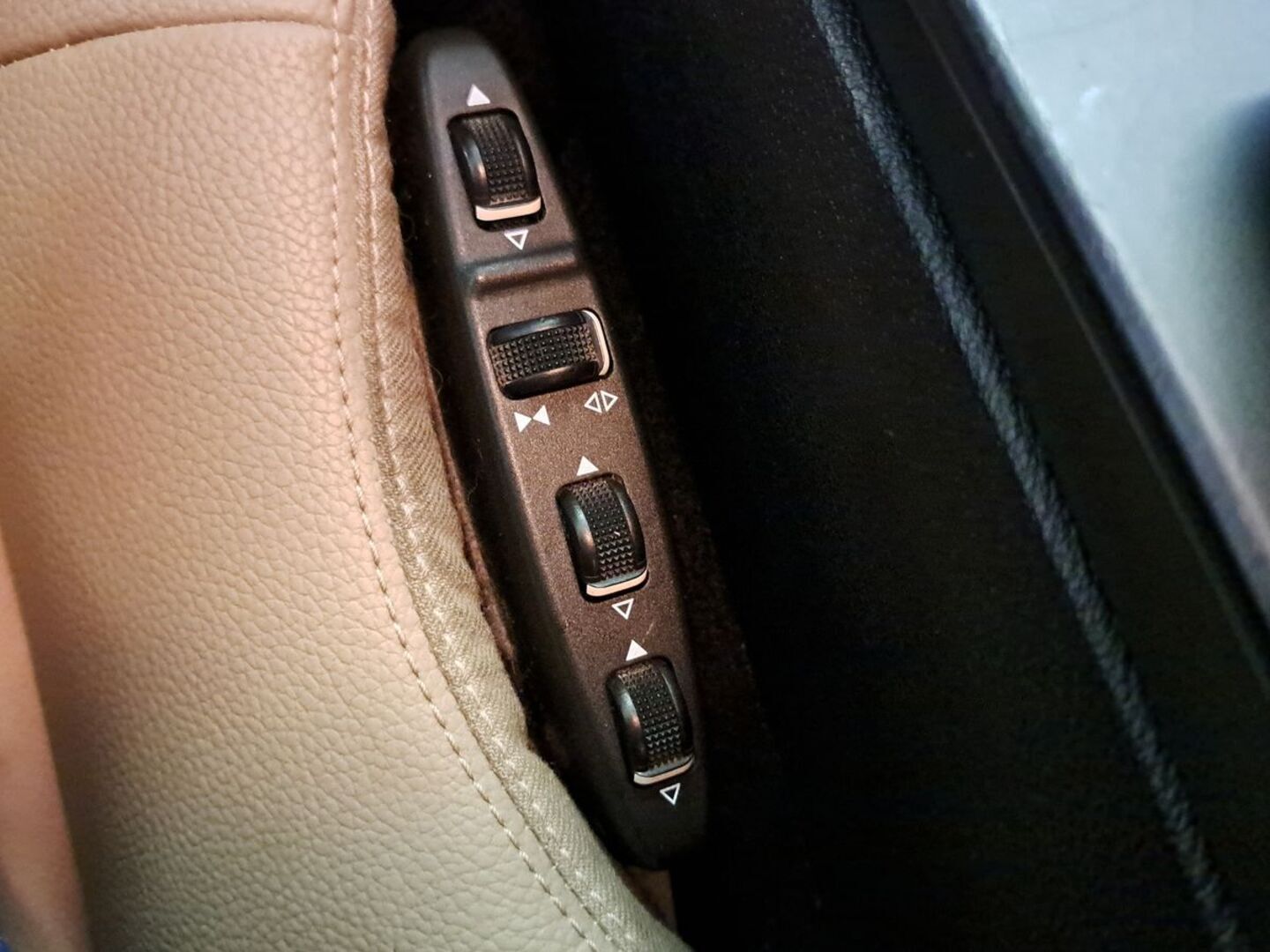 MERCEDES-BENZ E 2011