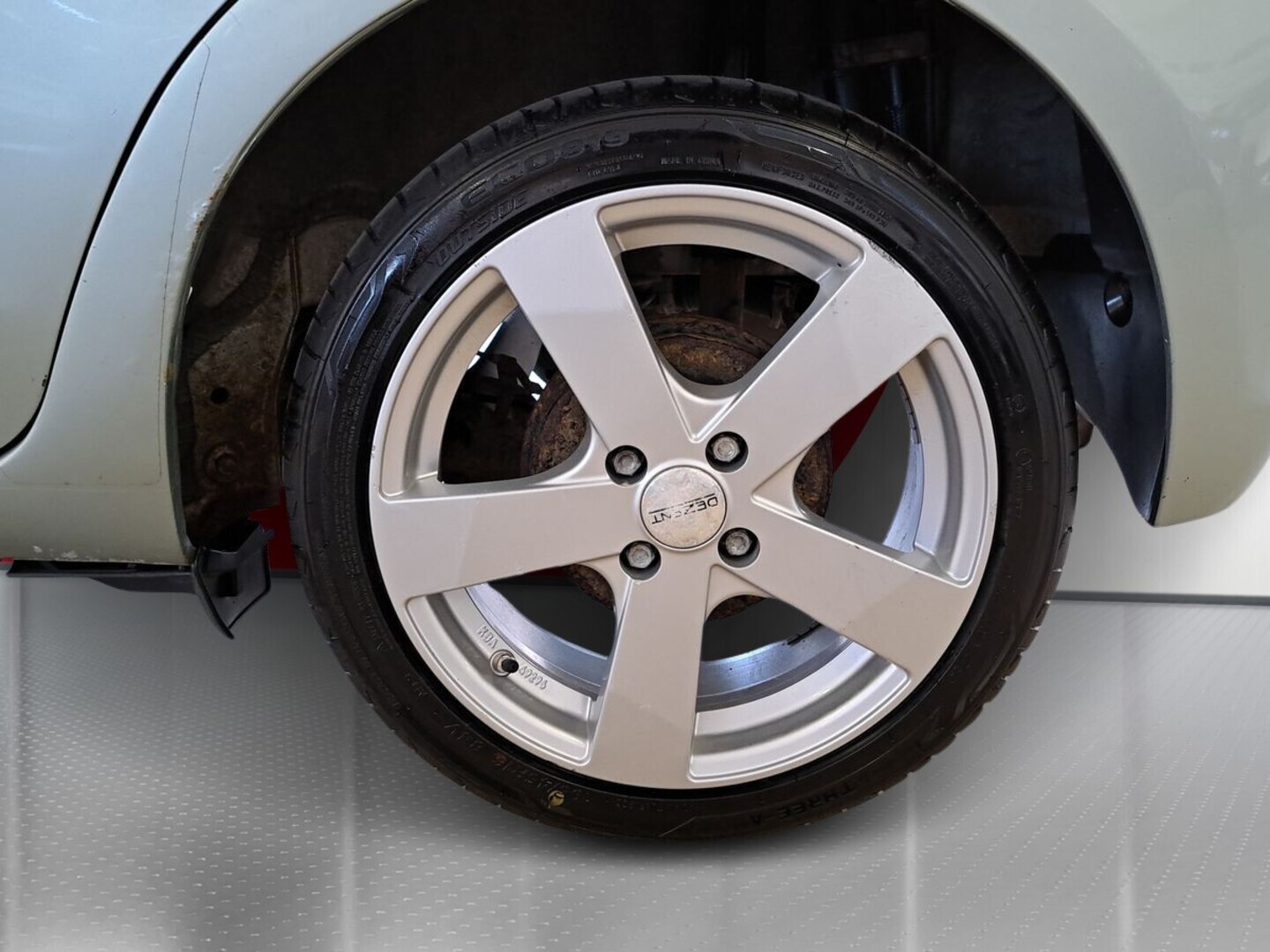 TOYOTA Yaris 2011