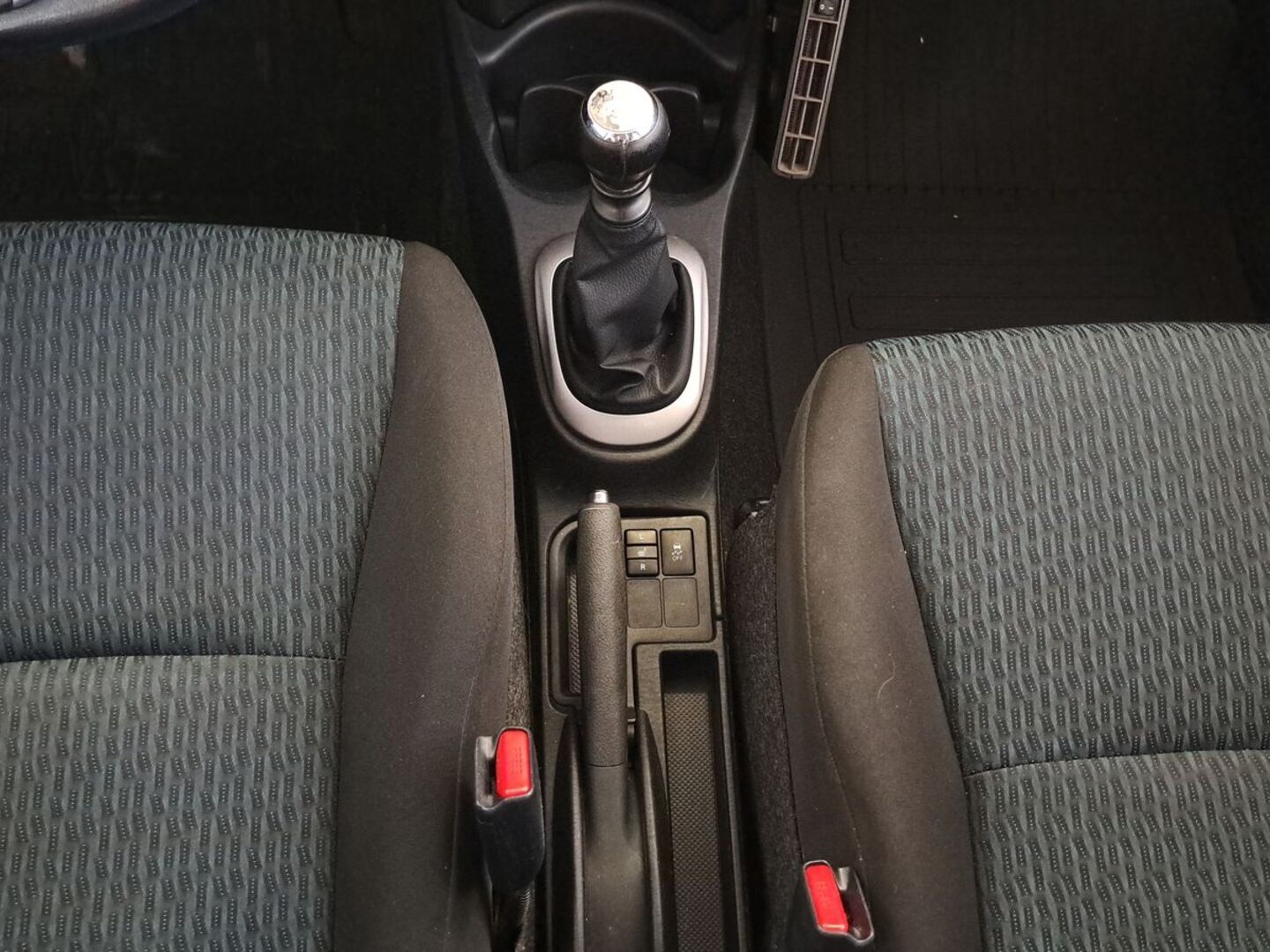 TOYOTA Yaris 2011