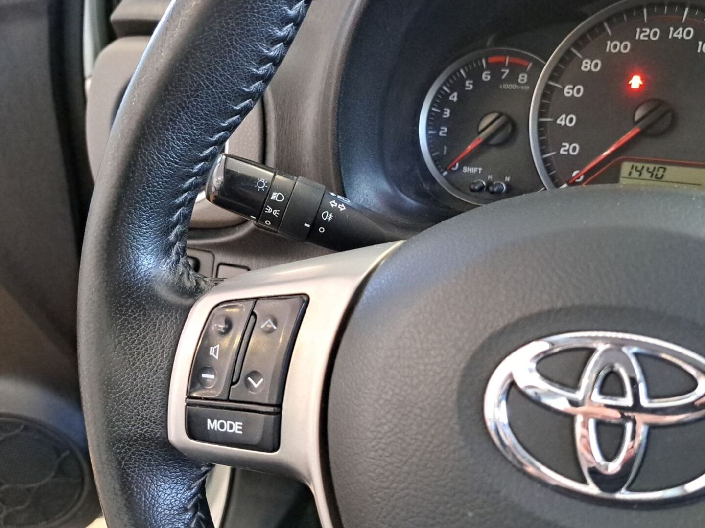 TOYOTA Yaris 2011