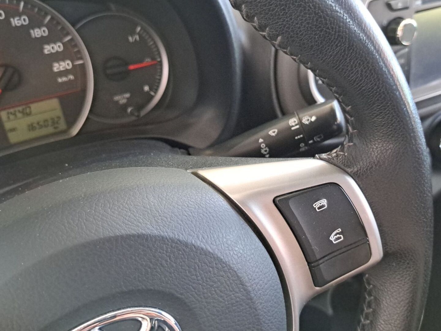 TOYOTA Yaris 2011