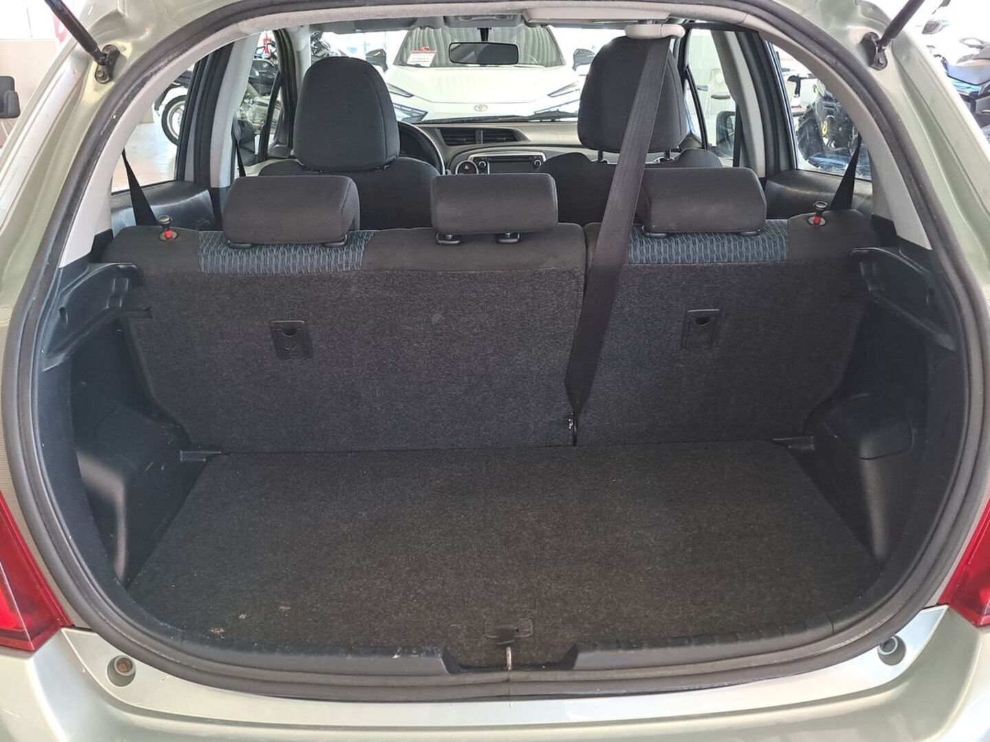 TOYOTA Yaris 2011