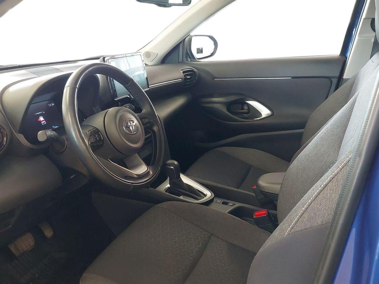 TOYOTA Yaris Cross 2024