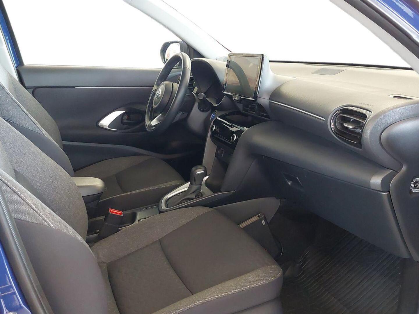TOYOTA Yaris Cross 2024