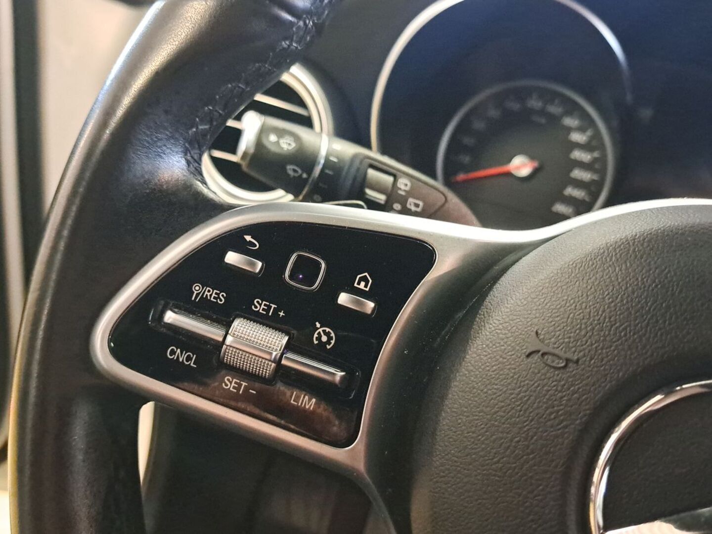 MERCEDES-BENZ GLC 23