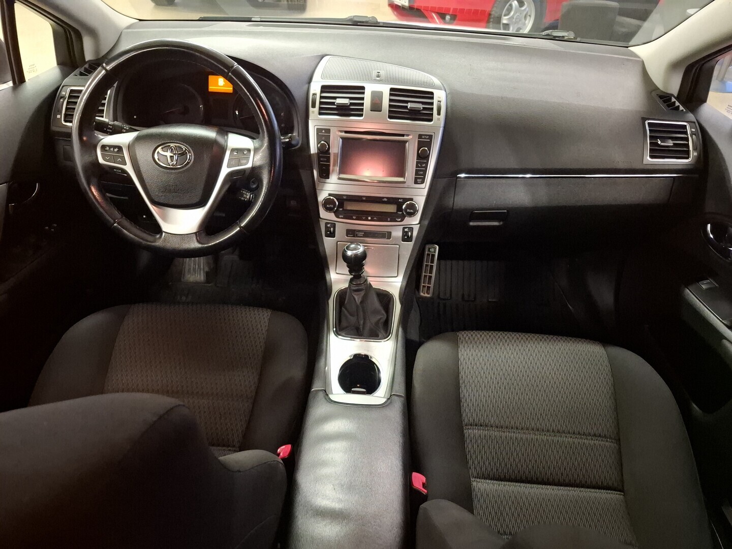 TOYOTA Avensis 2013