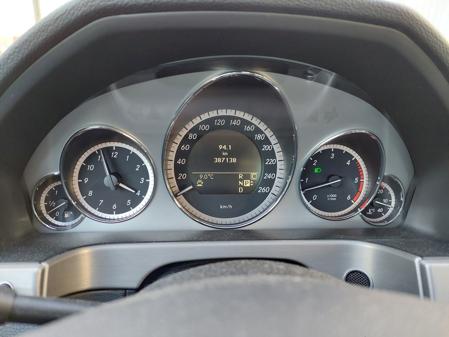 MERCEDES-BENZ E 2009