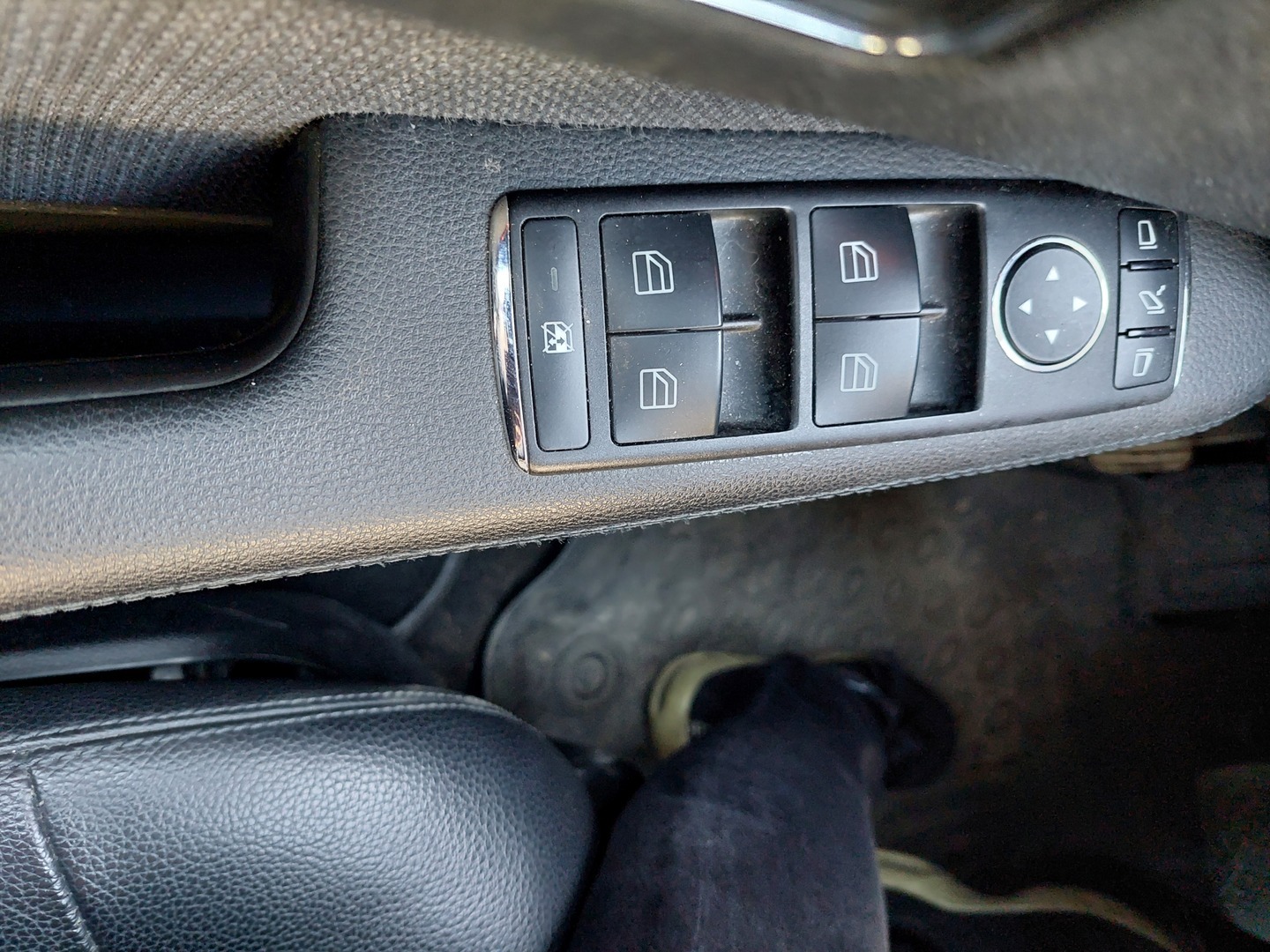 MERCEDES-BENZ E 2009