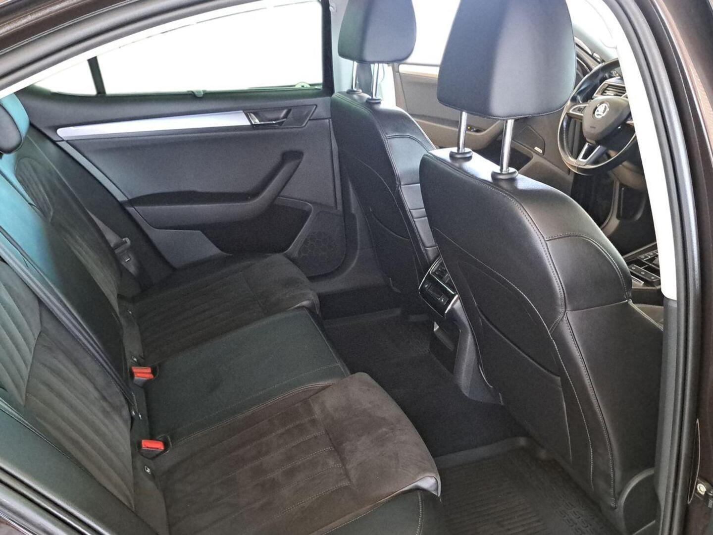 SKODA Superb 10