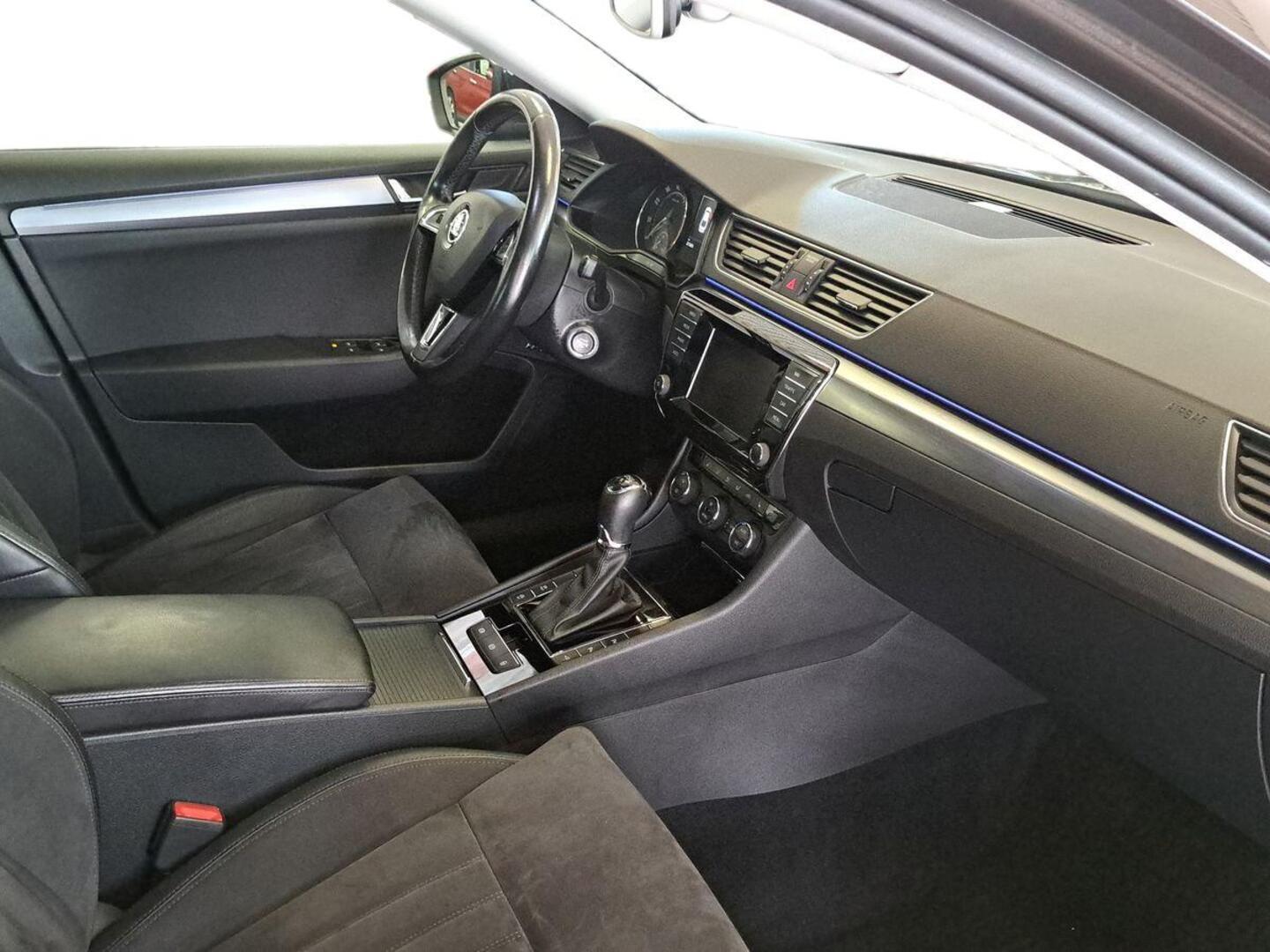 SKODA Superb 9