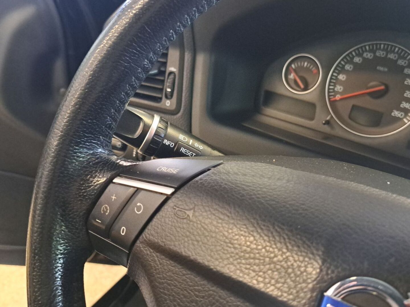 VOLVO S60 23