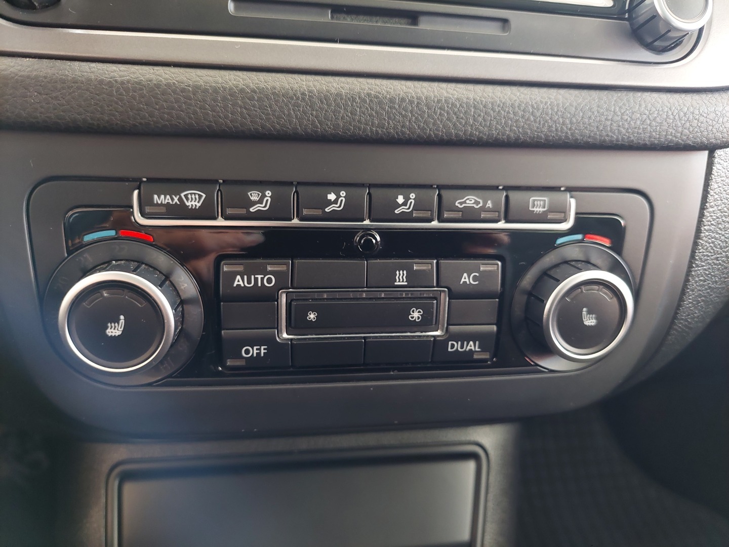 VOLKSWAGEN Tiguan 2010