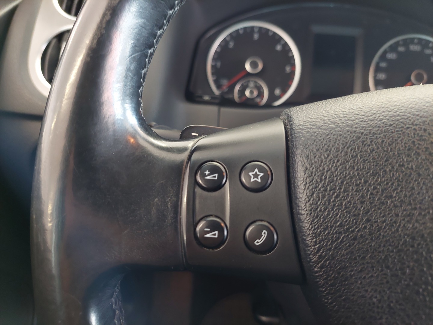 VOLKSWAGEN Tiguan 2010