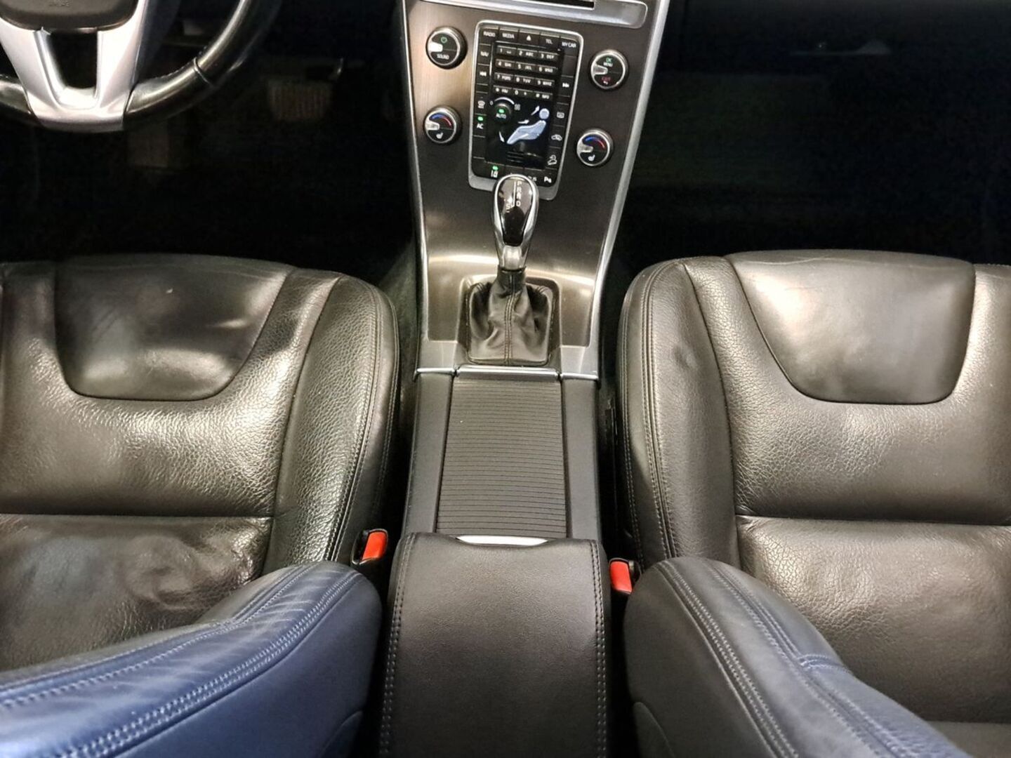 VOLVO XC60 18