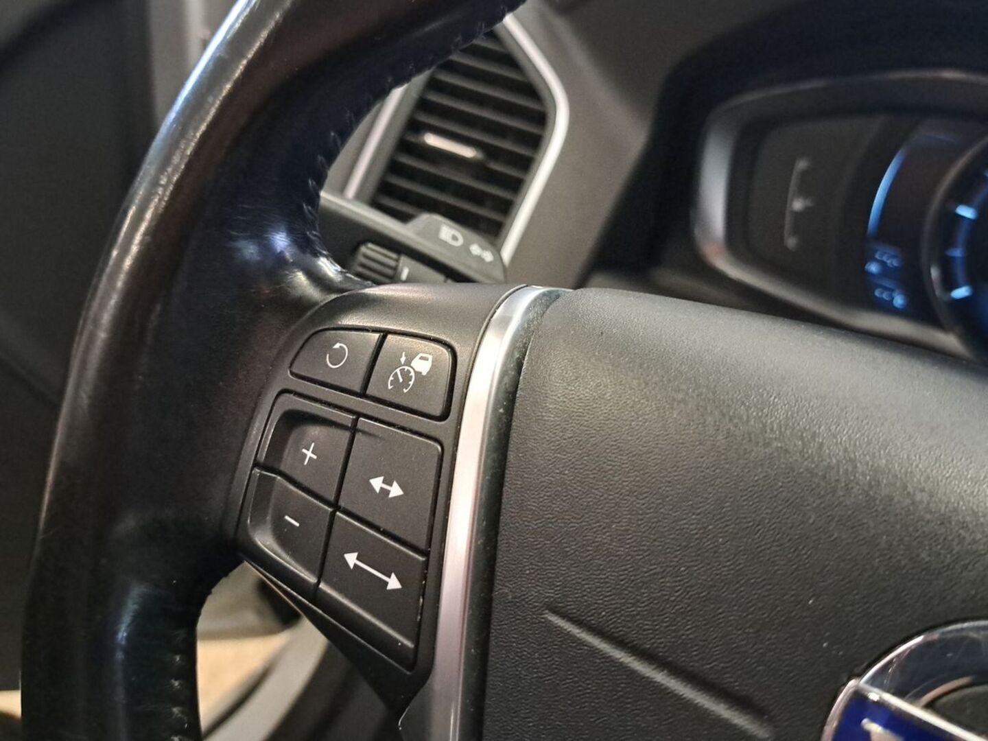 VOLVO XC60 23