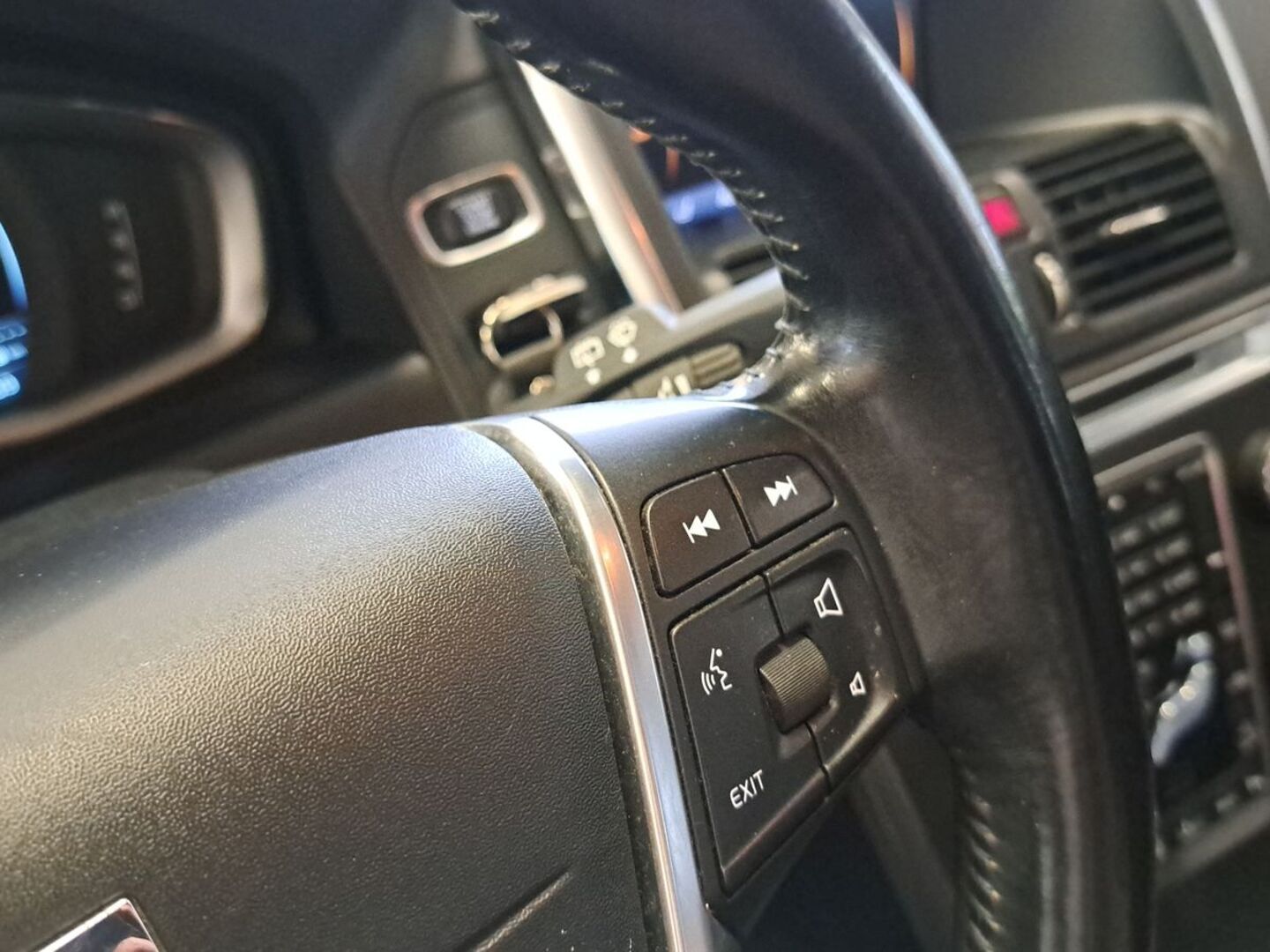 VOLVO XC60 24