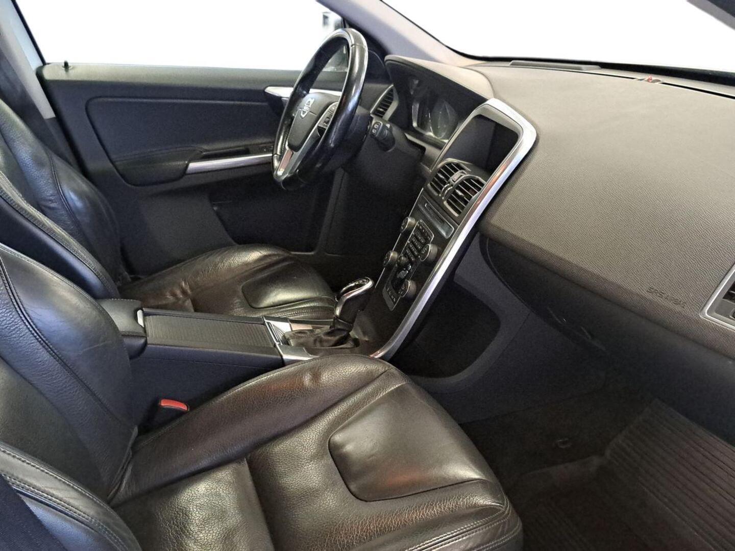 VOLVO XC60 9