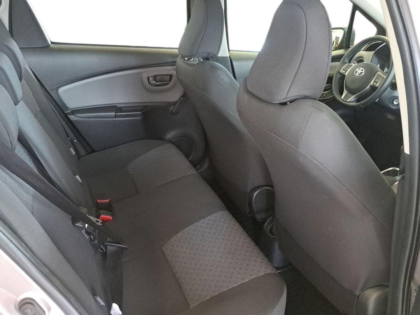 TOYOTA Yaris 10