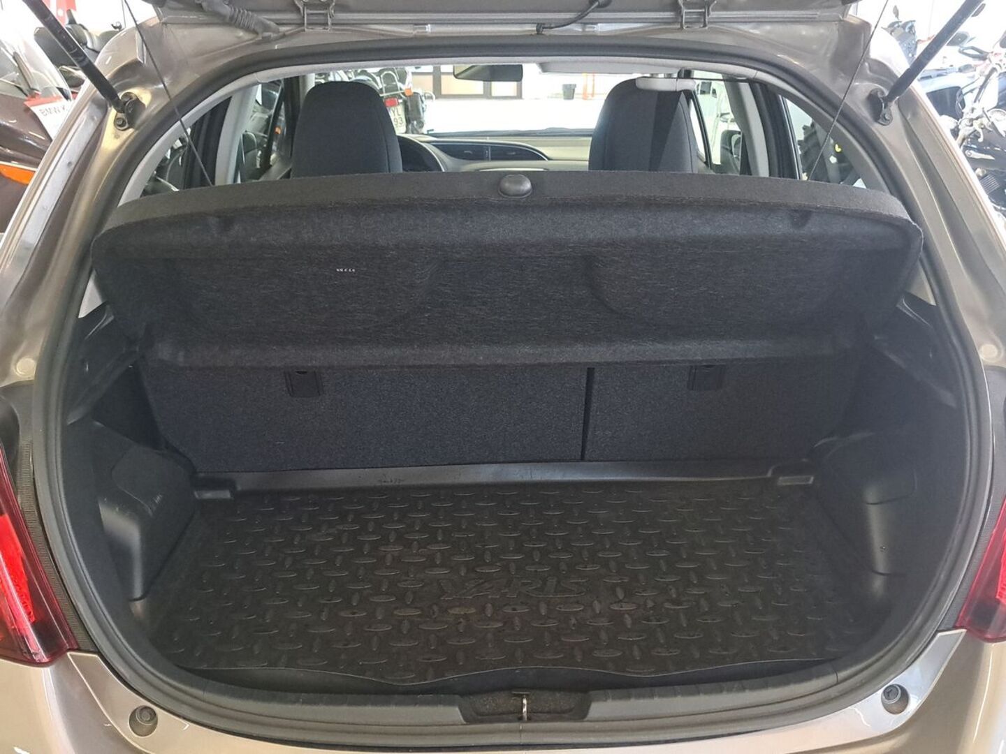 TOYOTA Yaris 11