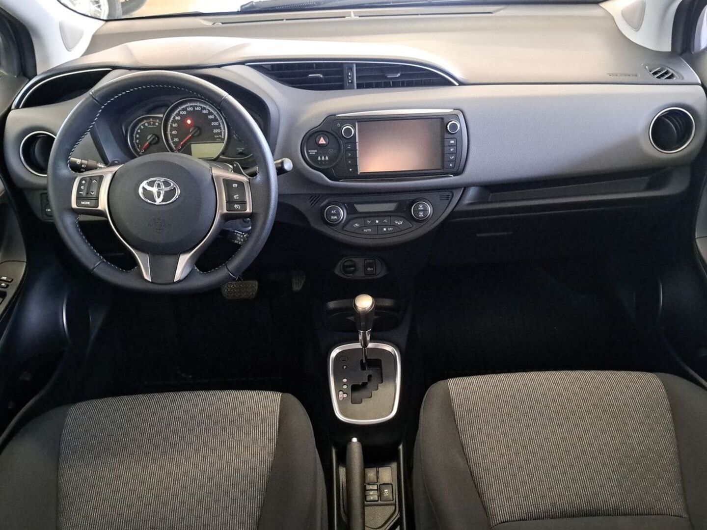 TOYOTA Yaris 15
