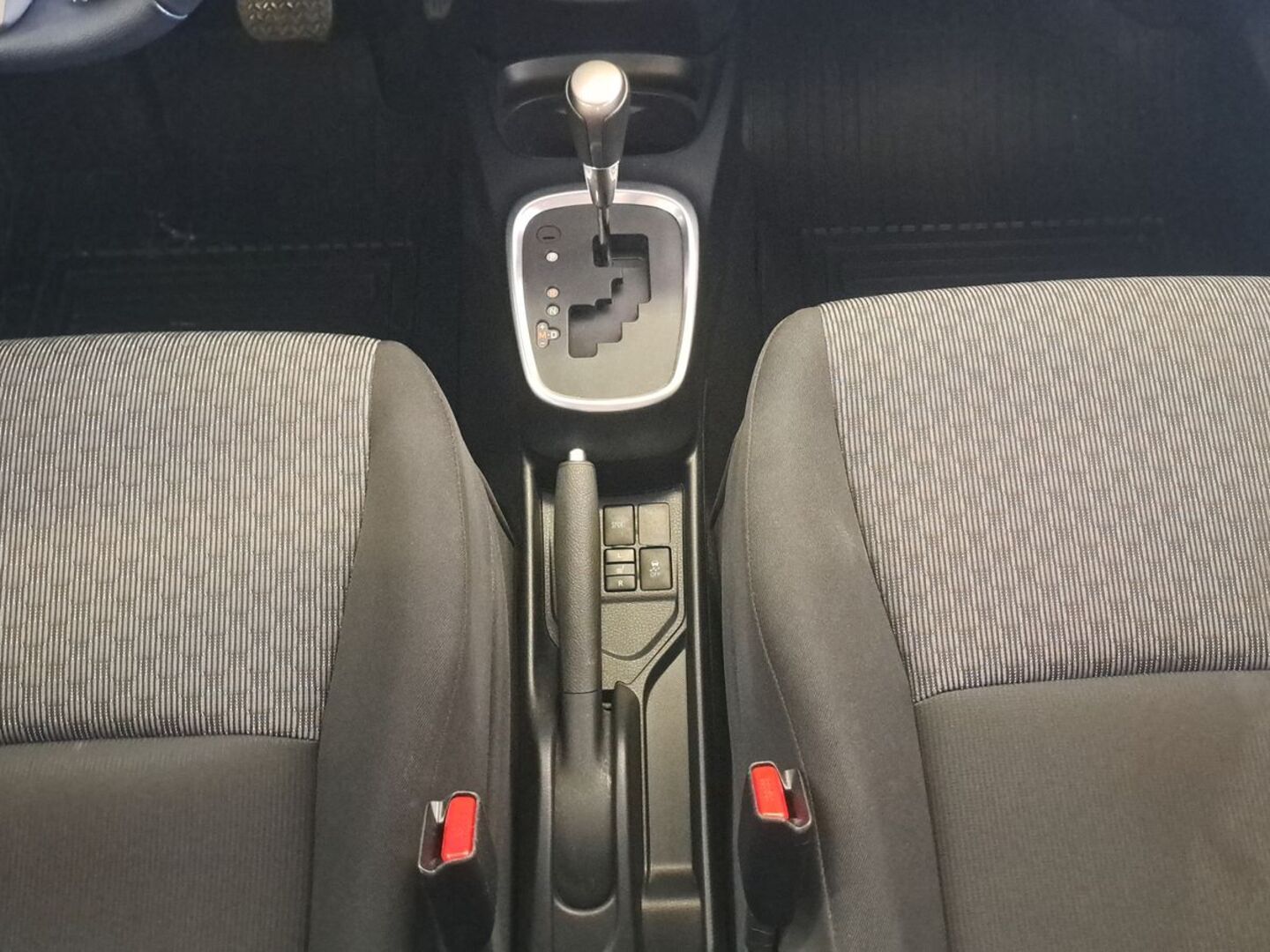 TOYOTA Yaris 18