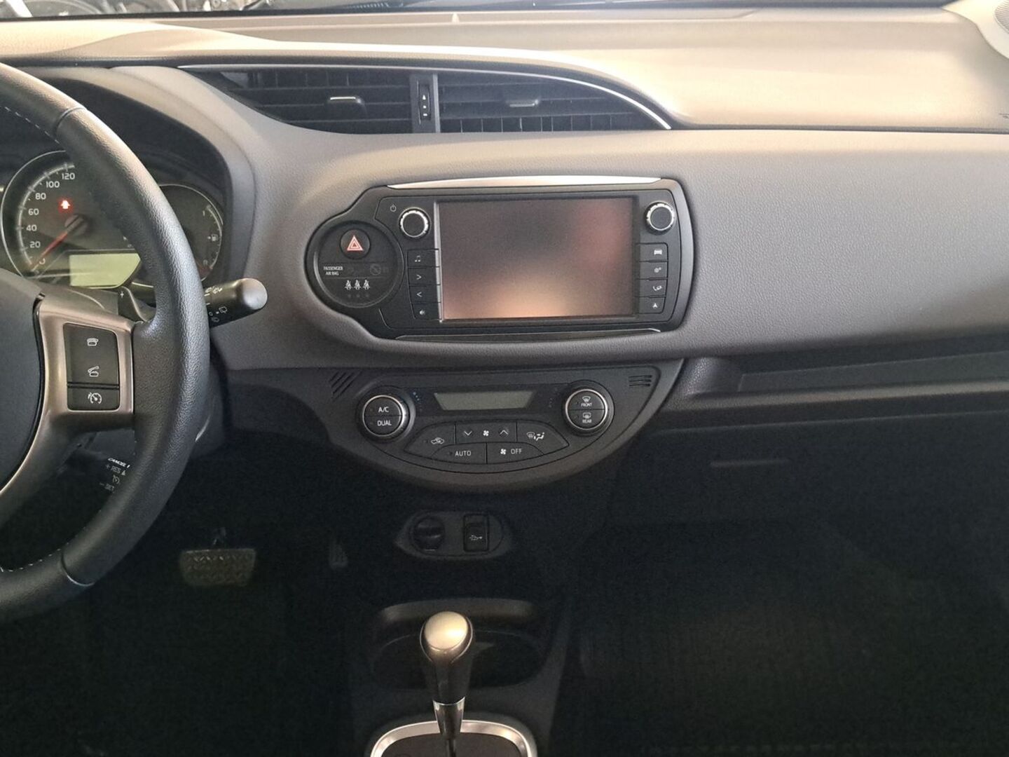 TOYOTA Yaris 19