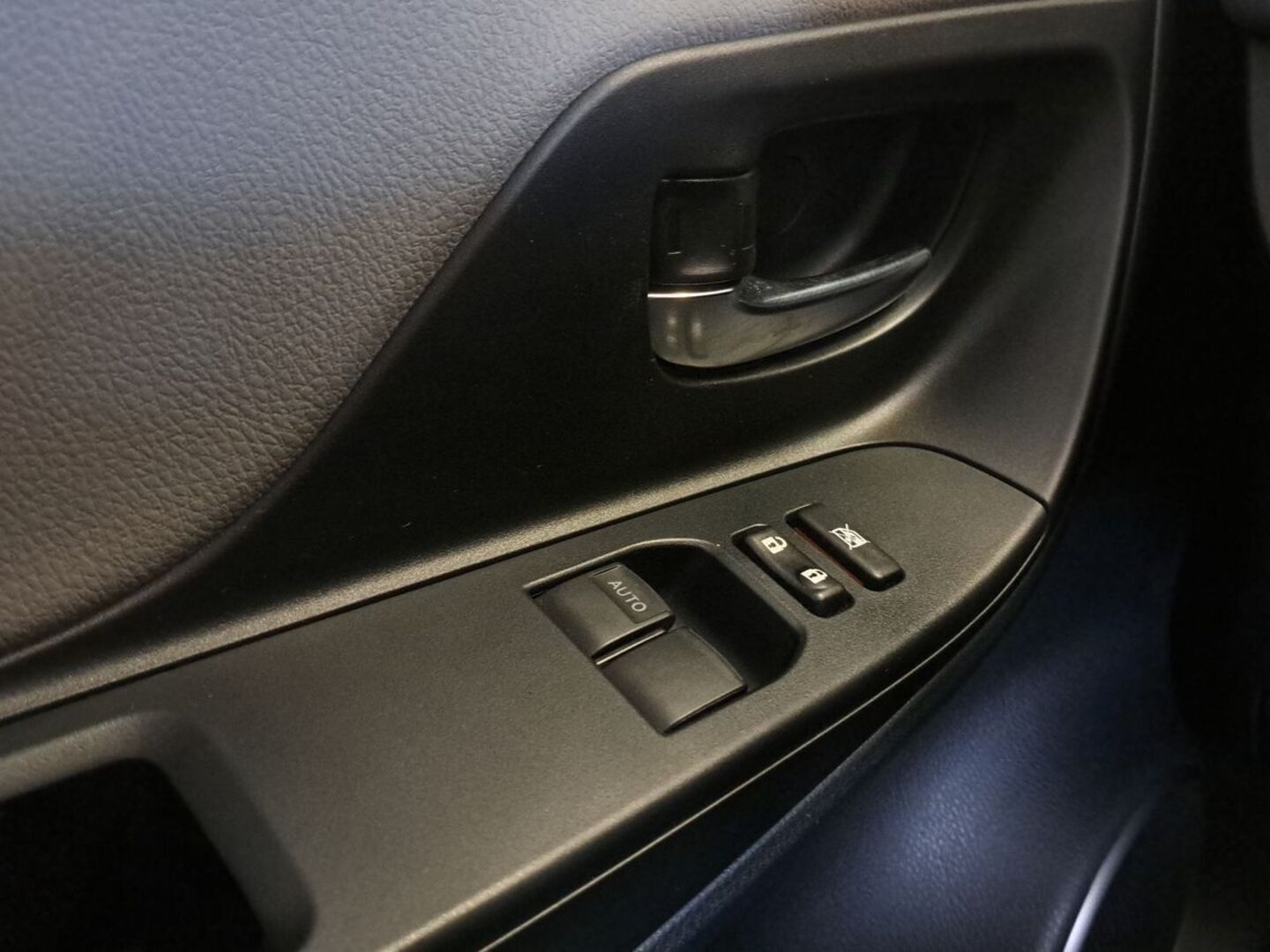 TOYOTA Yaris 21