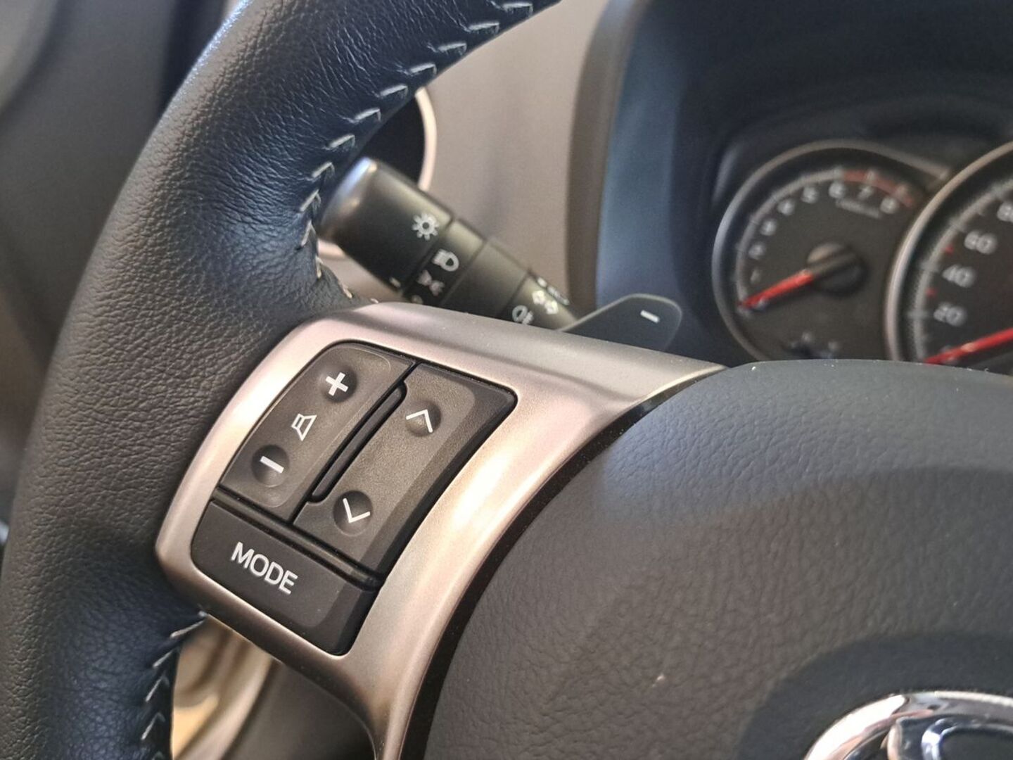 TOYOTA Yaris 23