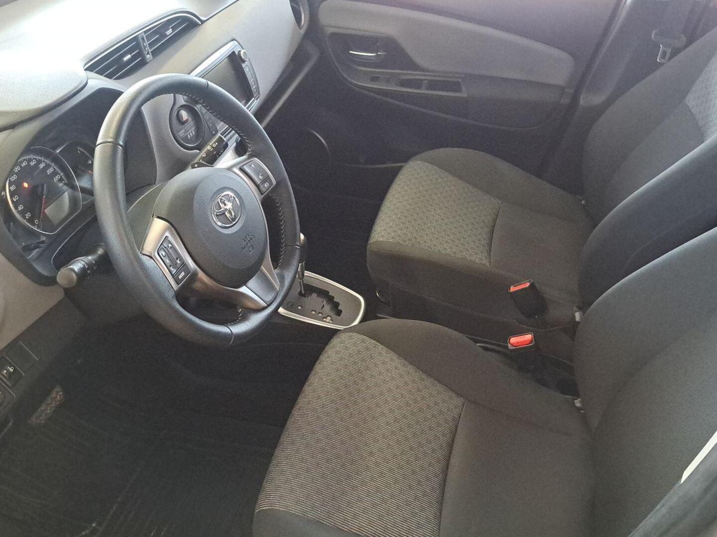 TOYOTA Yaris 7