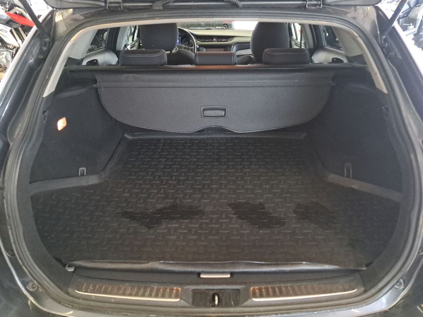 TOYOTA Avensis 2015