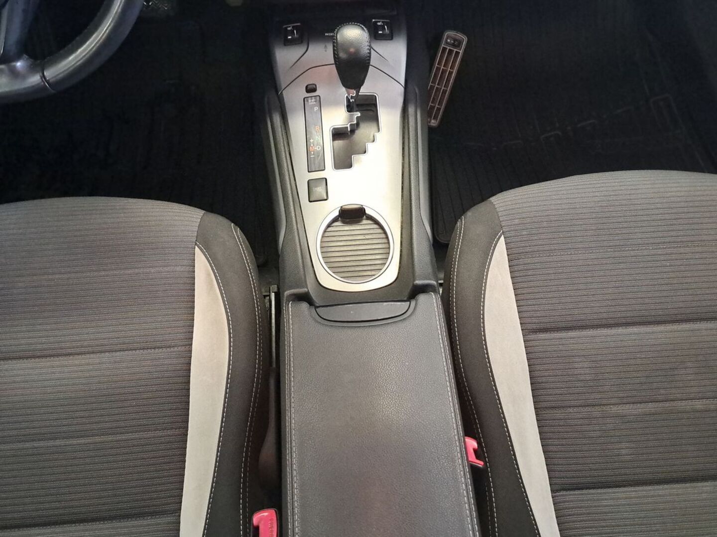 TOYOTA Avensis 2015