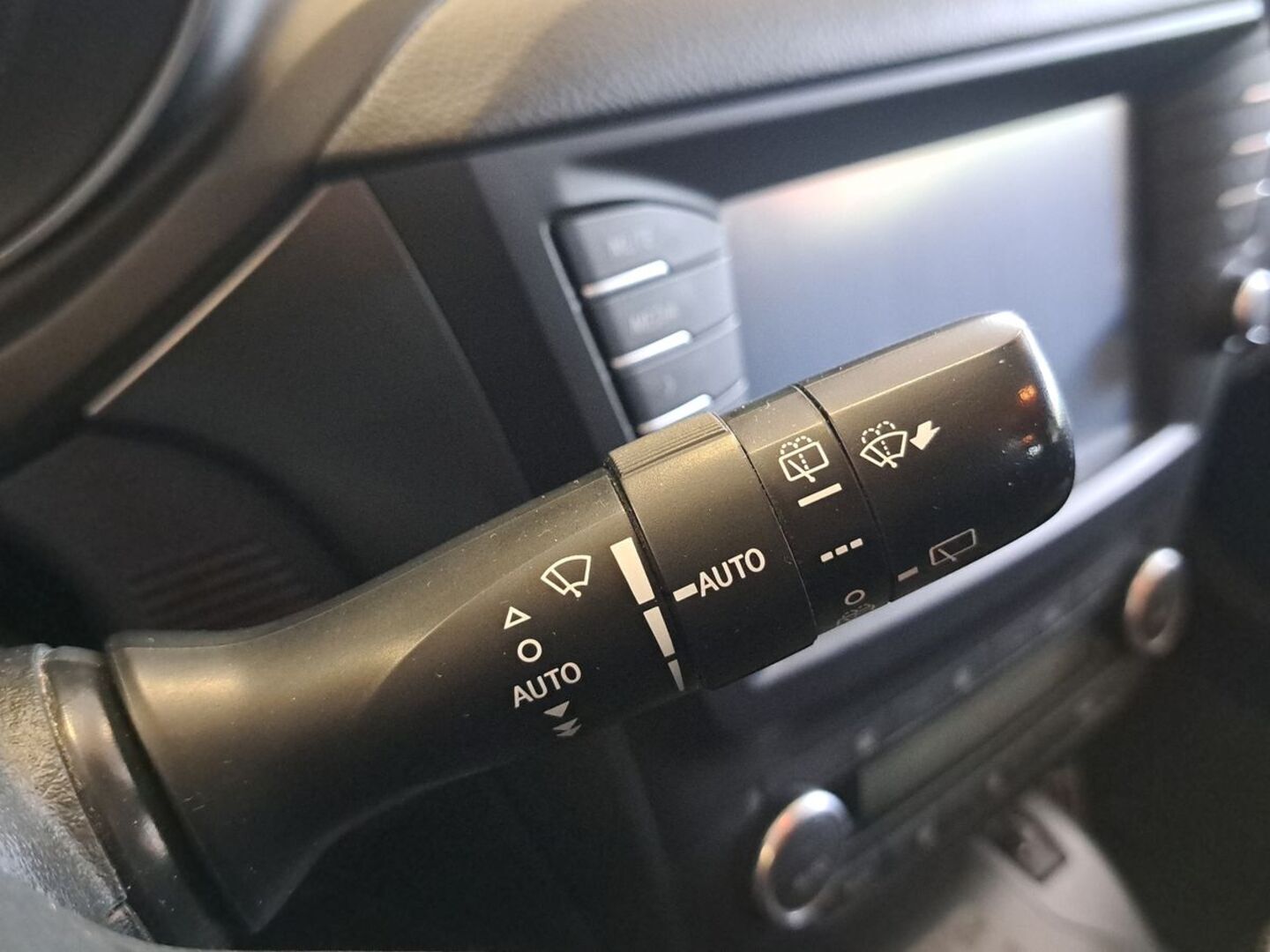 TOYOTA Avensis 2015