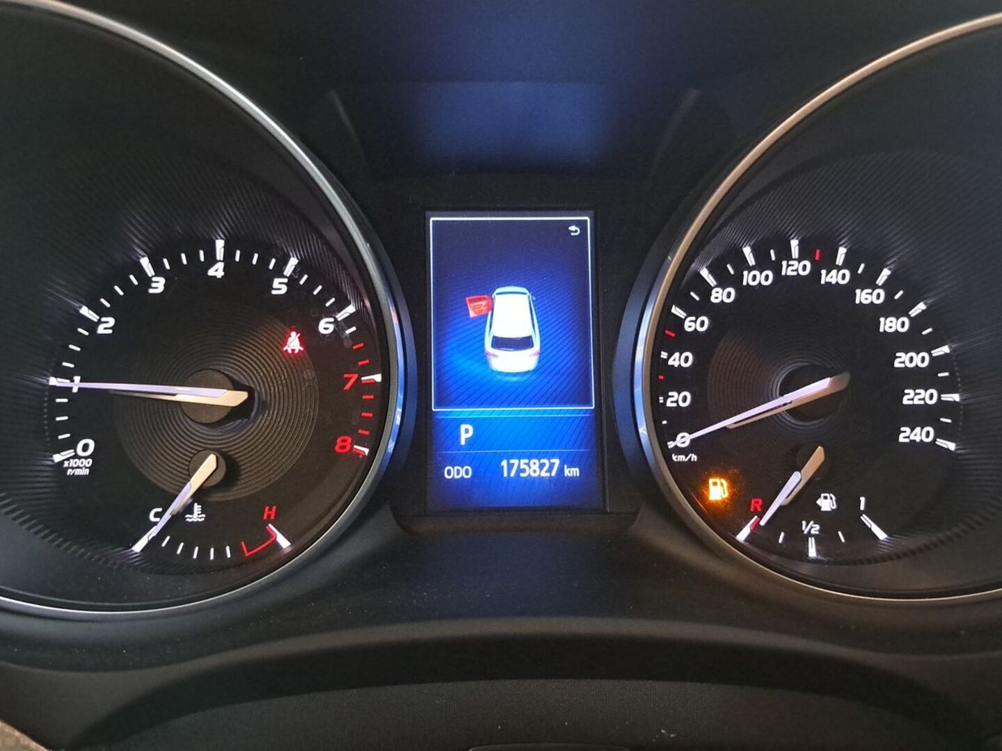 TOYOTA Avensis 2015