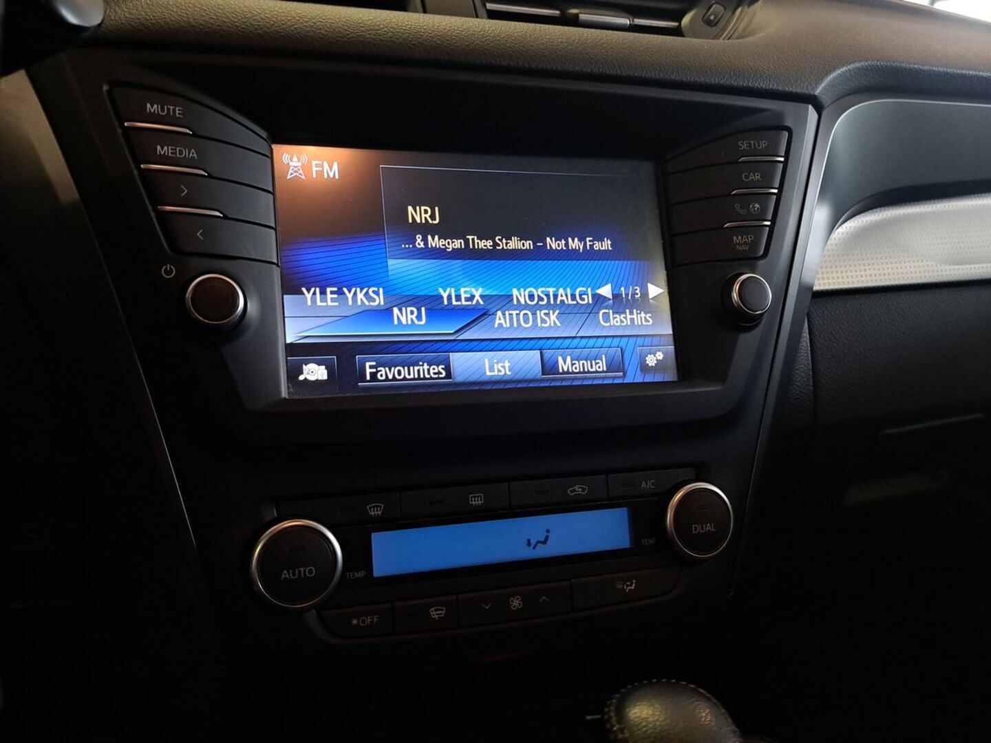 TOYOTA Avensis 2015