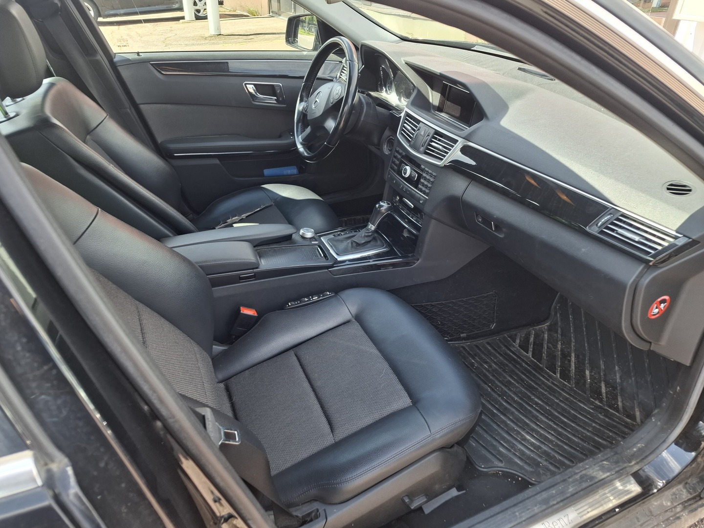 MERCEDES-BENZ E 2012