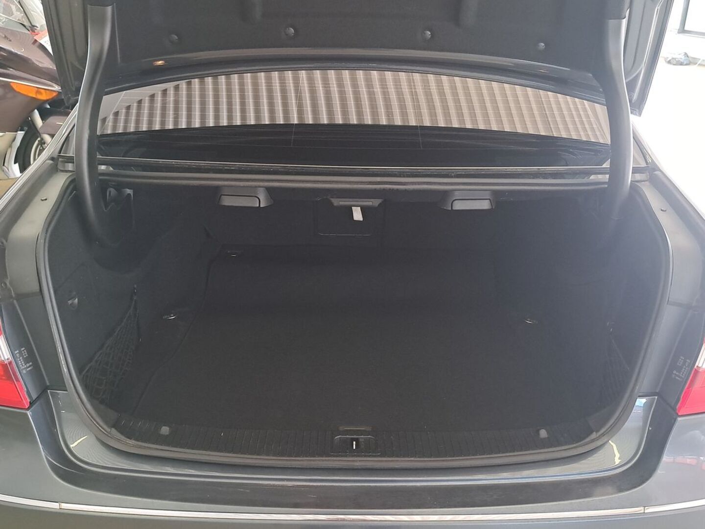 MERCEDES-BENZ E 2009