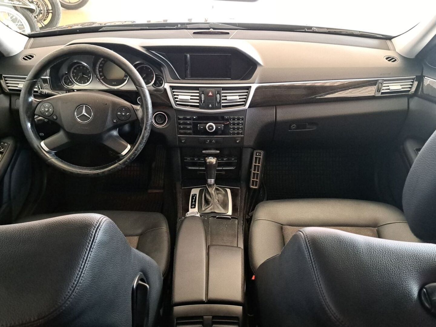 MERCEDES-BENZ E 2009