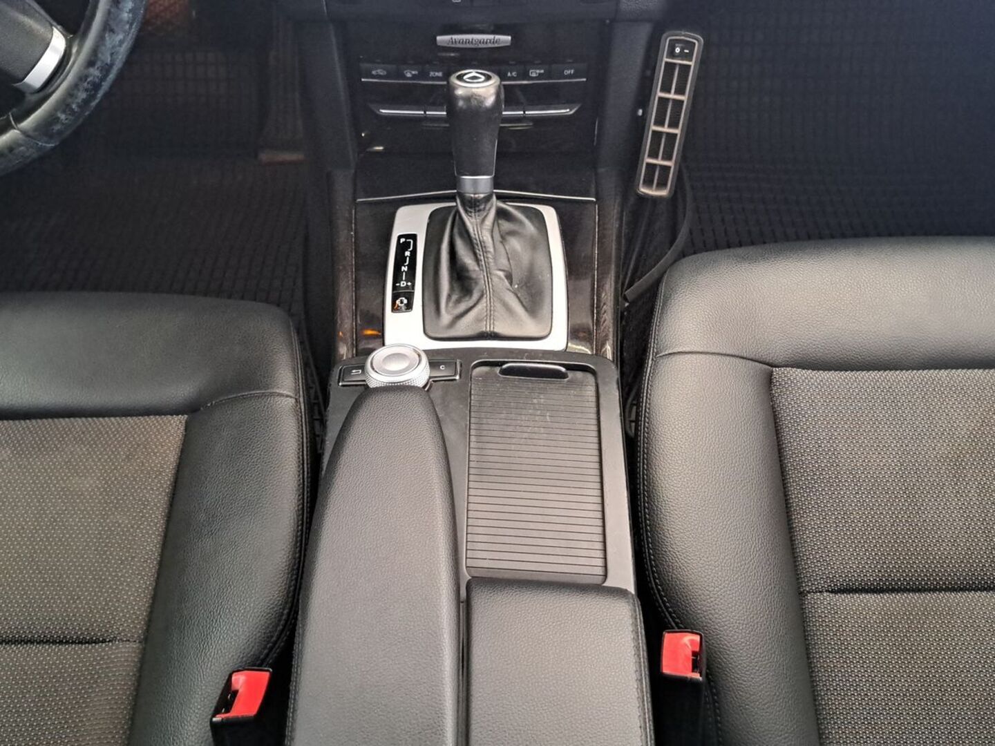 MERCEDES-BENZ E 2009