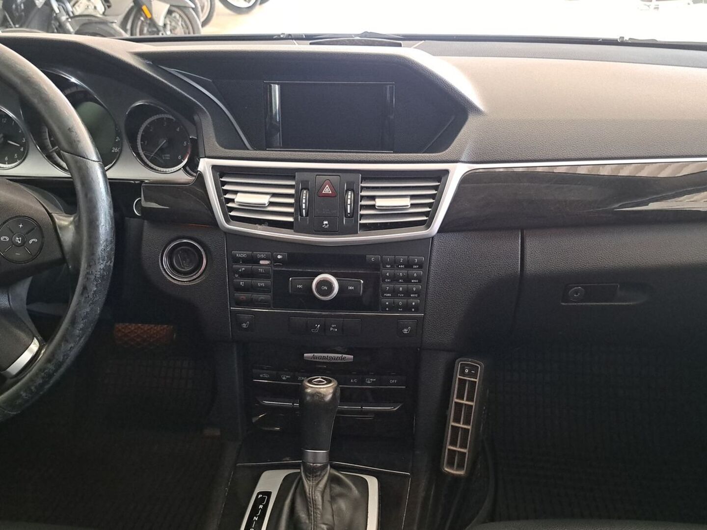 MERCEDES-BENZ E 2009