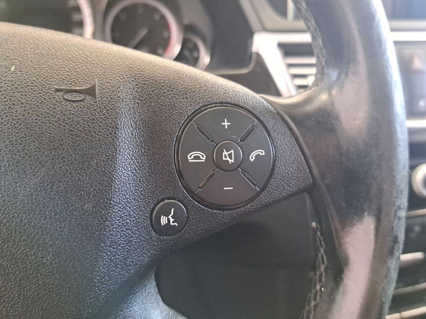 MERCEDES-BENZ E 2009