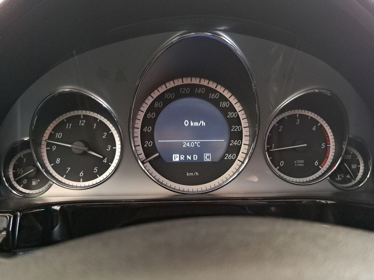 MERCEDES-BENZ E 2009